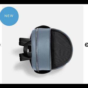 Coach
ModelCourt blue
Hardware Color: Silver
Strap Color: Black
Size: 	Medium